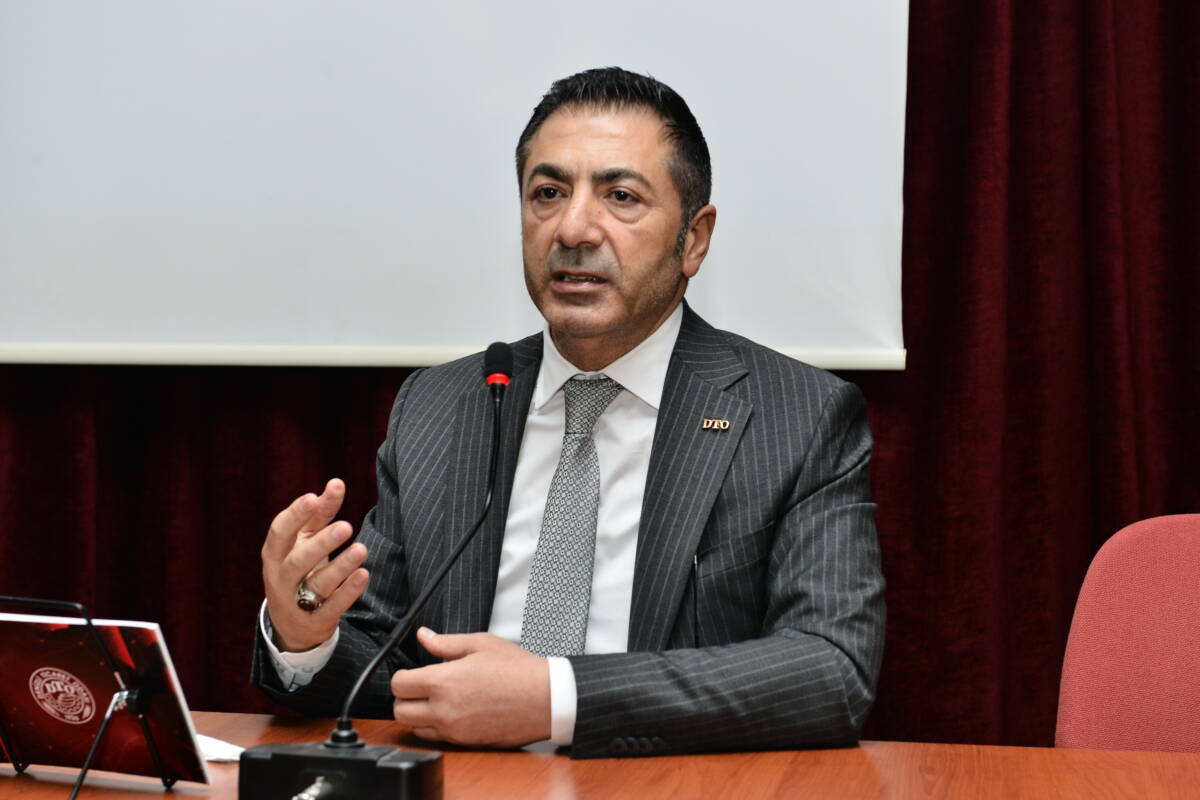 BAŞKAN ERDOĞAN, ÇİVRİL’DE PAMUKKALE ÜNİVERSİTESİ ÖĞRENCİLERİ İLE BULUŞTU