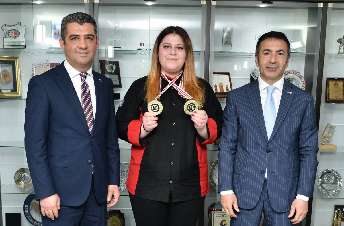 BAŞKAN ERDOĞAN, HER ZAMAN GENÇLERİN YANINDA