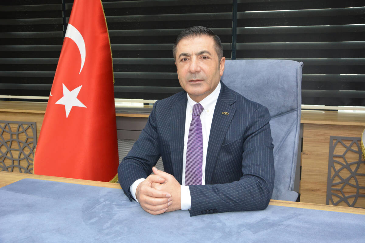 BİZ TÜRK MİLLETİYİZ, ASLA BOYUN EĞMEYİZ!