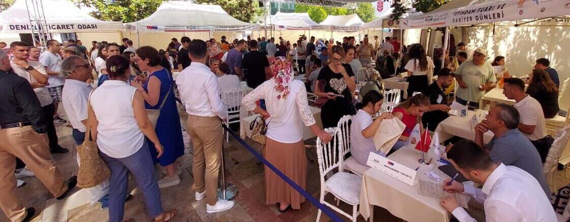 DTO İSTİHDAM FUARININ İKİNCİ GÜNÜNDE DE HALKIN YOĞUN İLGİSİ DEVAM ETTİ