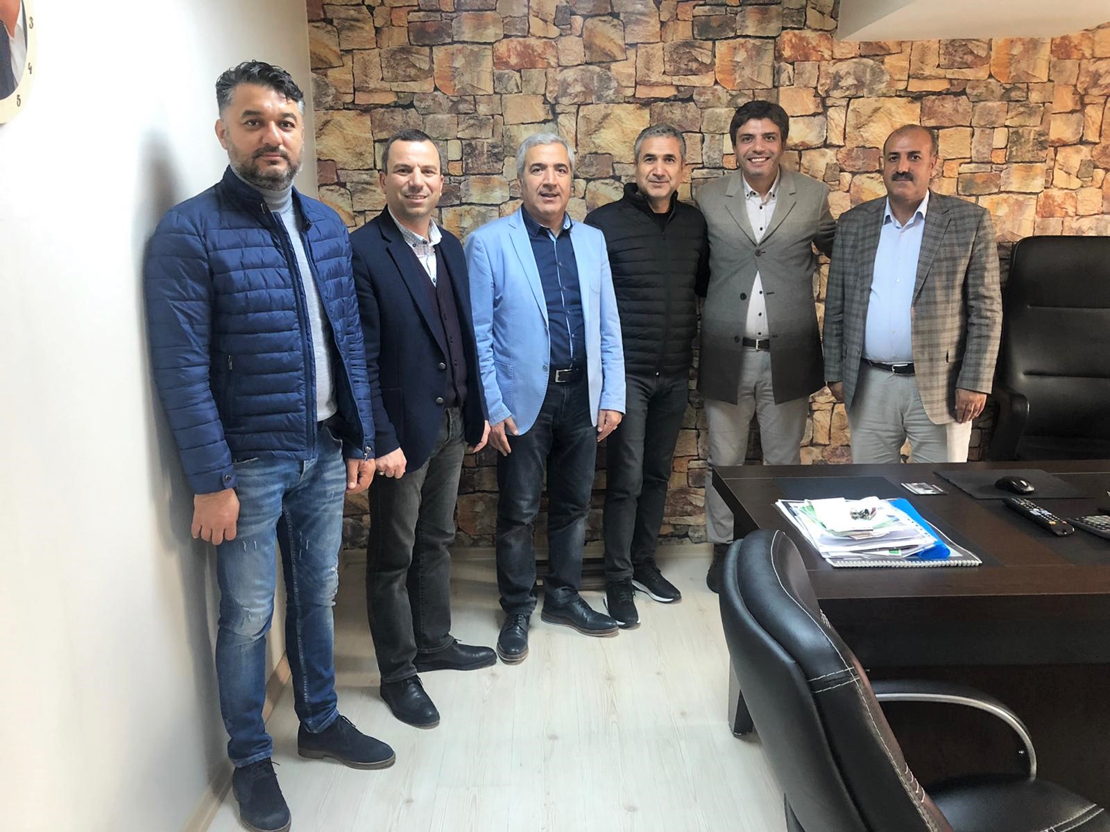 ÖNCE ÜYELERİ DİNLİYOR, SONRA ÇALIŞMALARINI ANLATIYORLAR